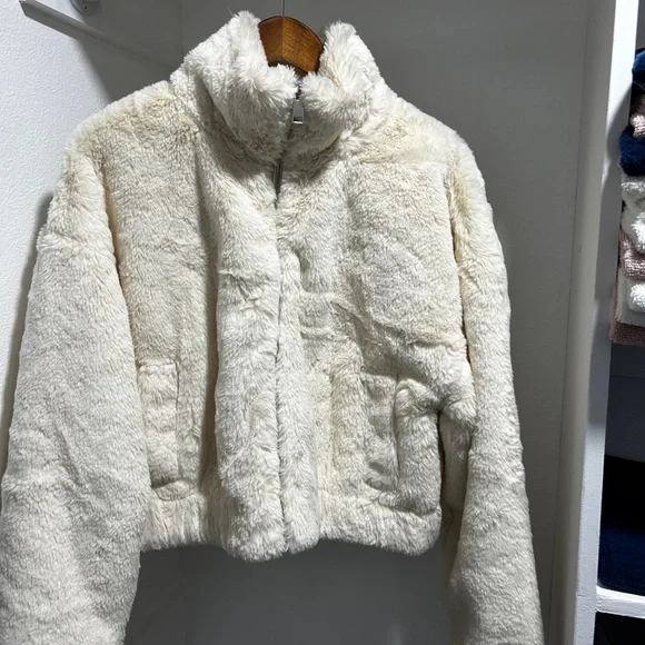 BB Dakota by Steve Madden Faux Fur Bomber. NWT. L. - Picture 6 of 10